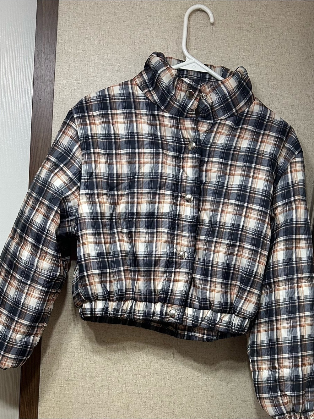 Active USA Plaid Cropped Puffer Jacket - Black, Cream & Tan